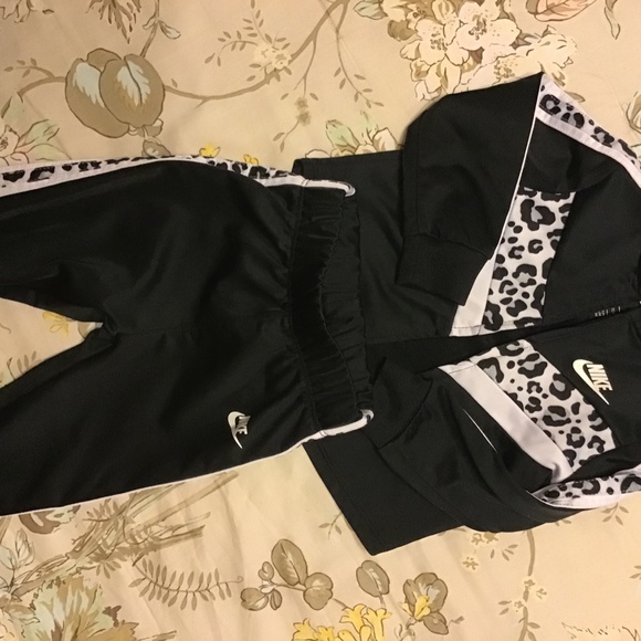 Jogging suit - Picture 4 of 4